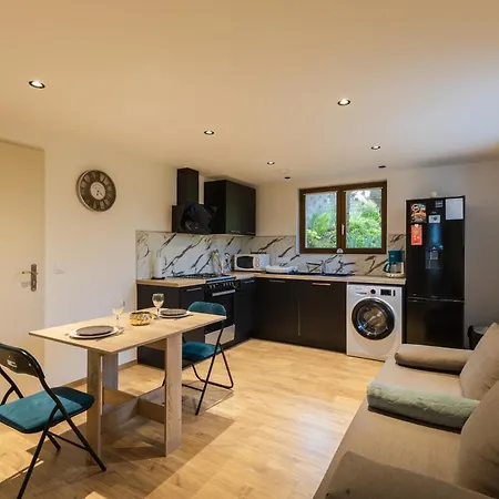 En Rez-de-chaussee Avec Vues Sur Les Montagnes Apartment *