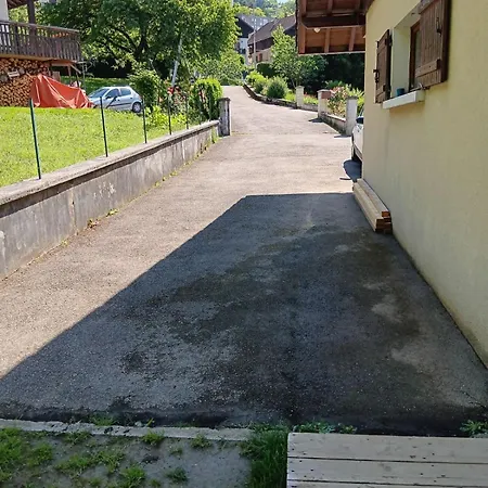 En Rez-de-chaussee Avec Vues Sur Les Montagnes