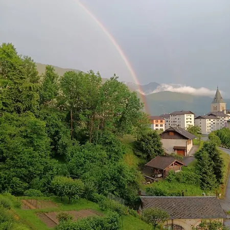 En Rez-de-chaussee Avec Vues Sur Les Montagnes *