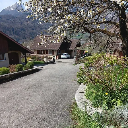 En Rez-de-chaussee Avec Vues Sur Les Montagnes * Ugine